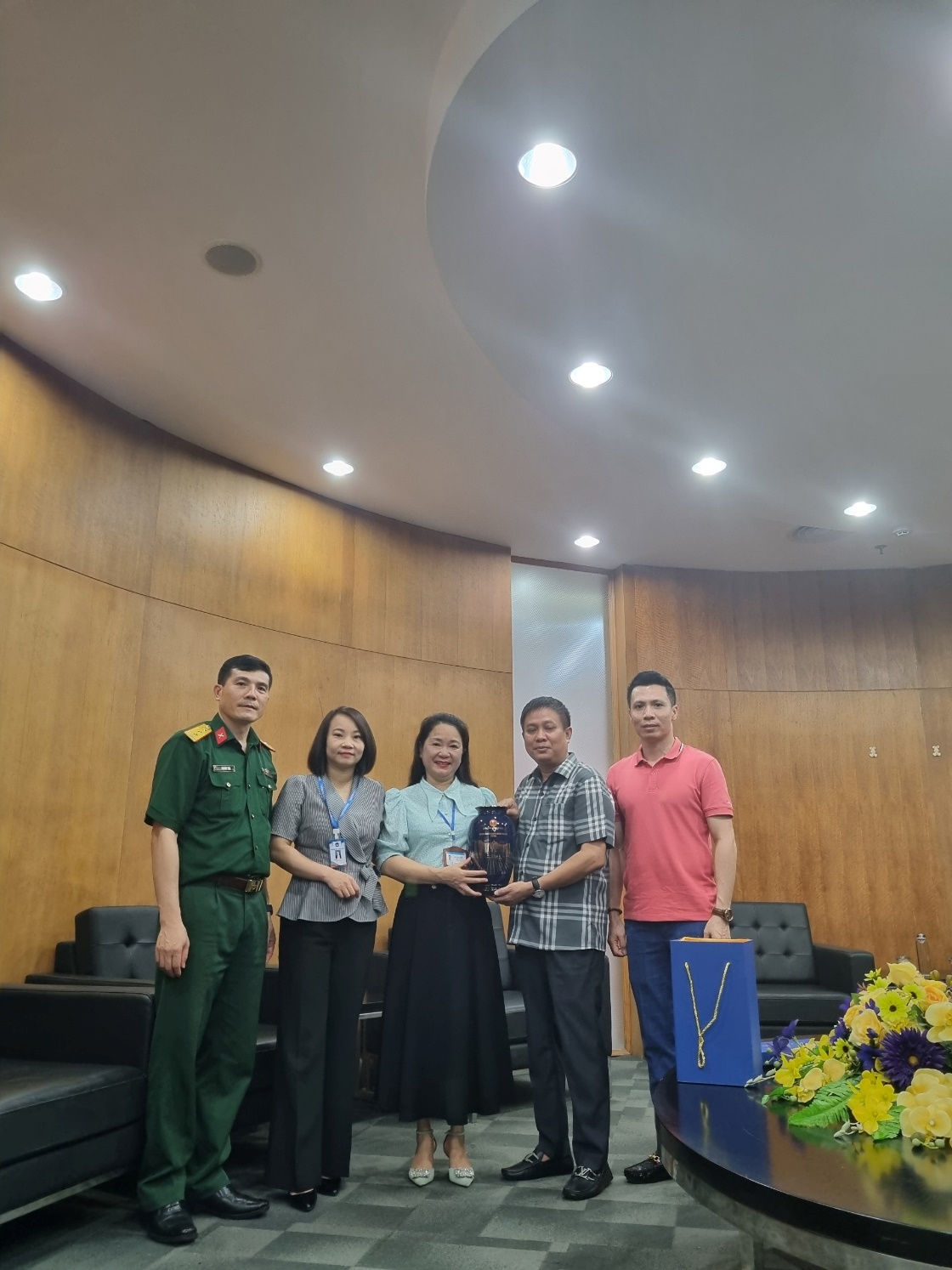 Đoàn Công tác nghiệp vụ thư viện toàn quân, trực thuộc Bộ Quốc phòng thăm quan, học tập, nghiên cứu tại Thư viện tỉnh Quảng Ninh