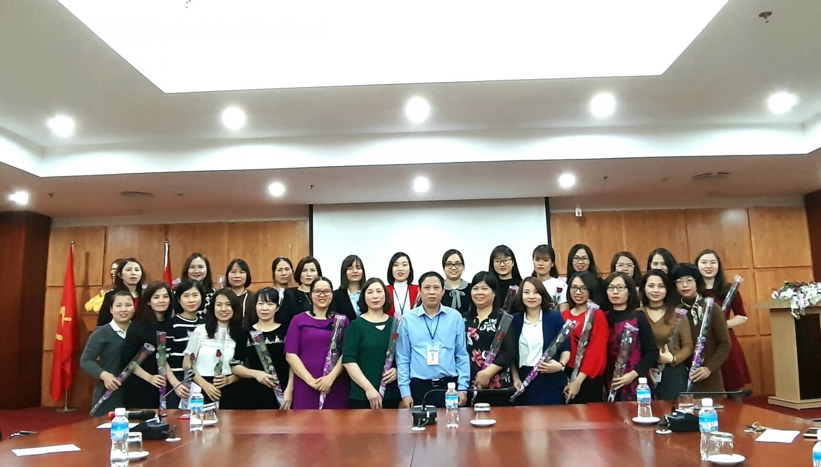 Thư viện tỉnh Quảng Ninh: Gặp mặt chia tay đồng chí Nguyễn Thị Thùy nghỉ chế độ hưu trí