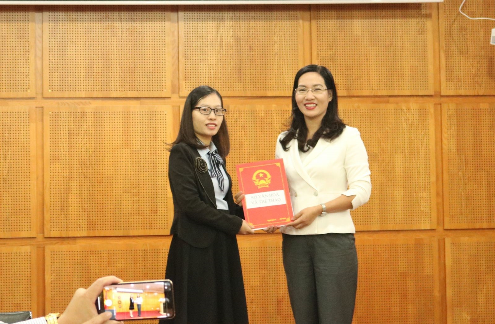 Công bố quyết định bổ nhiệm cán bộ cấp phòng thuộc Thư viện tỉnh Quảng Ninh