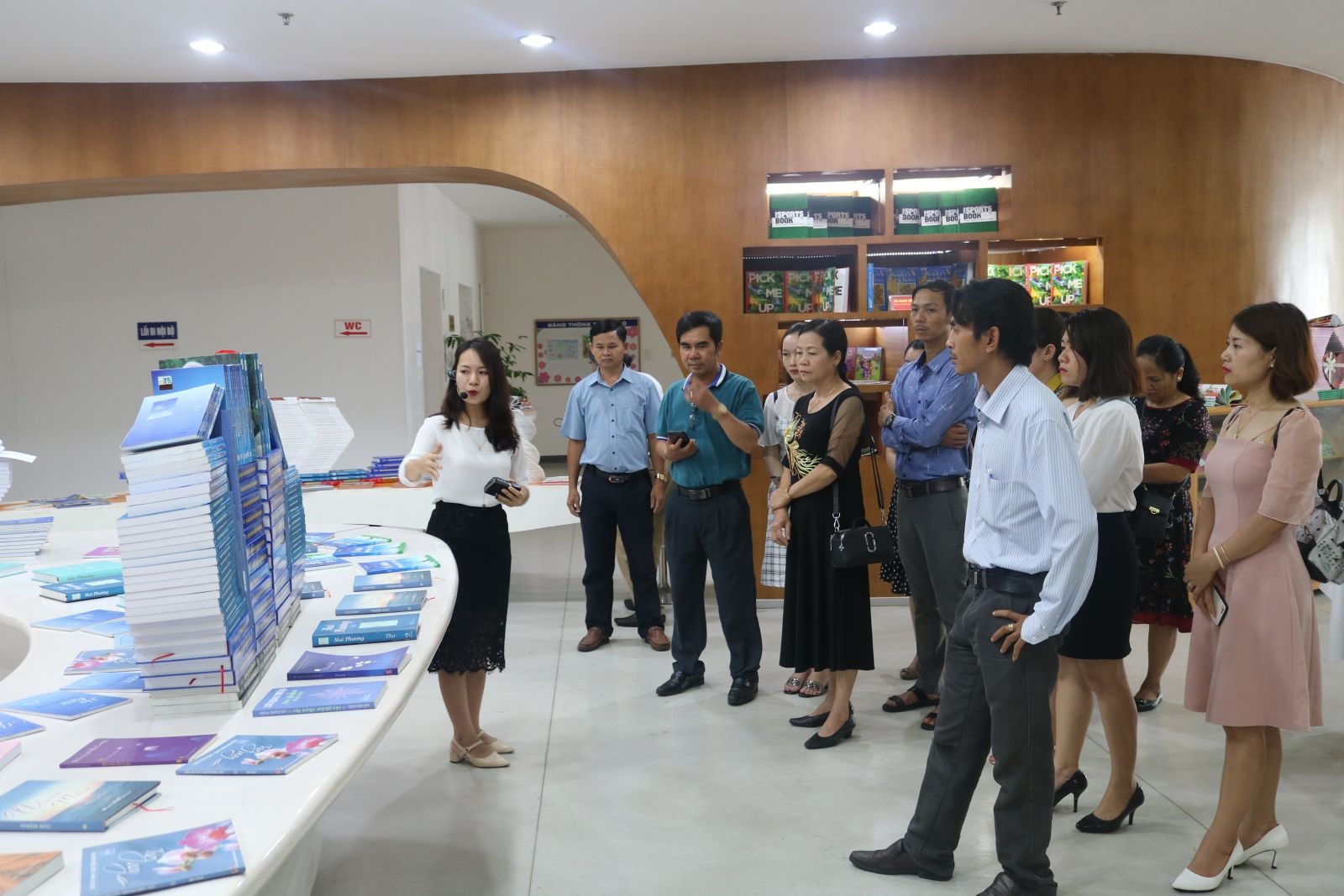 Đoàn cán bộ Thư viện tỉnh Đắc Nông đến tham quan, học tập và trao đổi kinh nghiệm tại Thư viện tỉnh Quảng Ninh