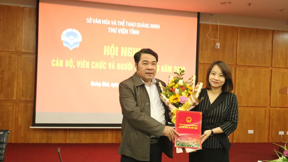 Công bố và trao Quyết định bổ nhiệm lại chức danh Phó Giám đốc Thư viện tỉnh Quảng Ninh