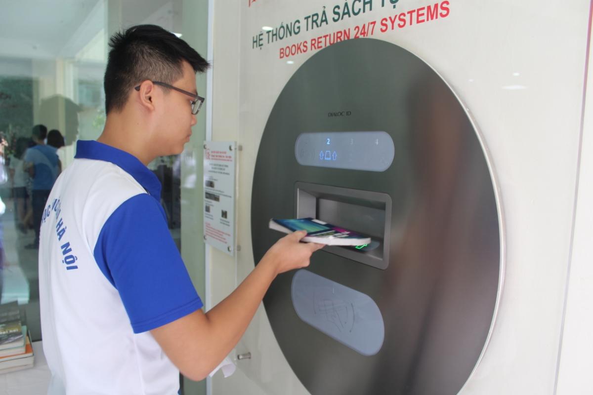 Người cán bộ thư viện: Anh là ai?