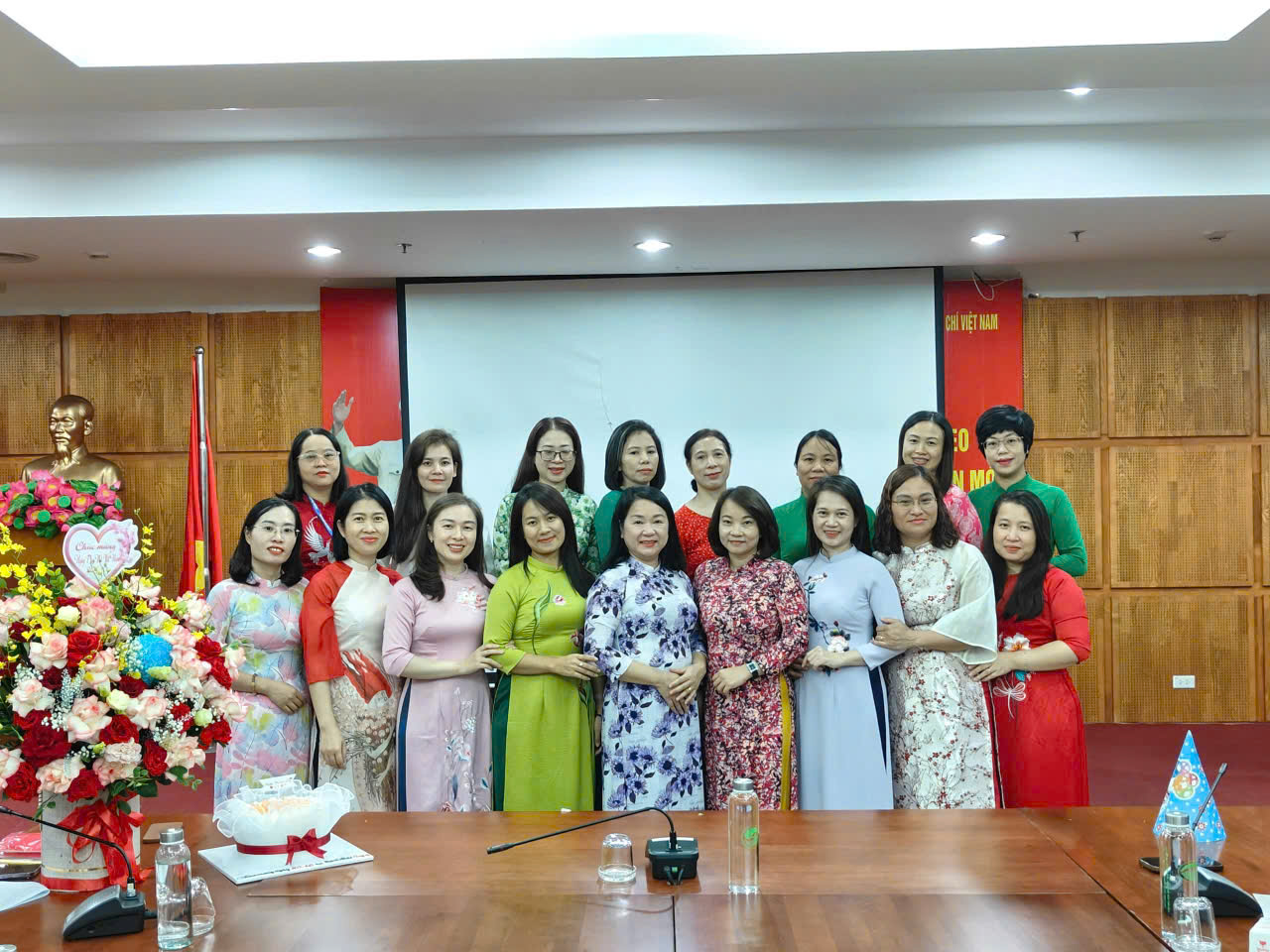 THƯ VIỆN TỈNH TỔ CHỨC CHÀO MỪNG KỶ NIỆM 95 NĂM NGÀY THÀNH LẬP HỘI LHPN VIỆT NAM 20/10 (1930 - 2025) 