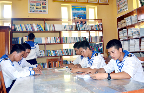 Đọc sách ở Trường Sa