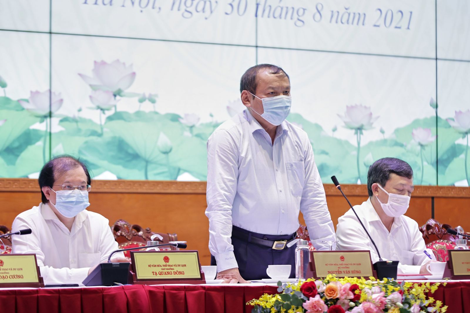 Bộ VHTTDL hưởng ứng phong trào thi đua đặc biệt “Cả nước đoàn kết, chung sức, đồng lòng thi đua phòng, chống và chiến thắng đại dịch COVID- 19