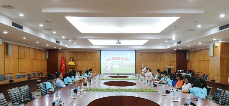 Khai trương tủ sách của các tác giả: Nhà thơ Trần Nhuận Minh, nhà văn Lê Toán, nhà văn Dương Hướng