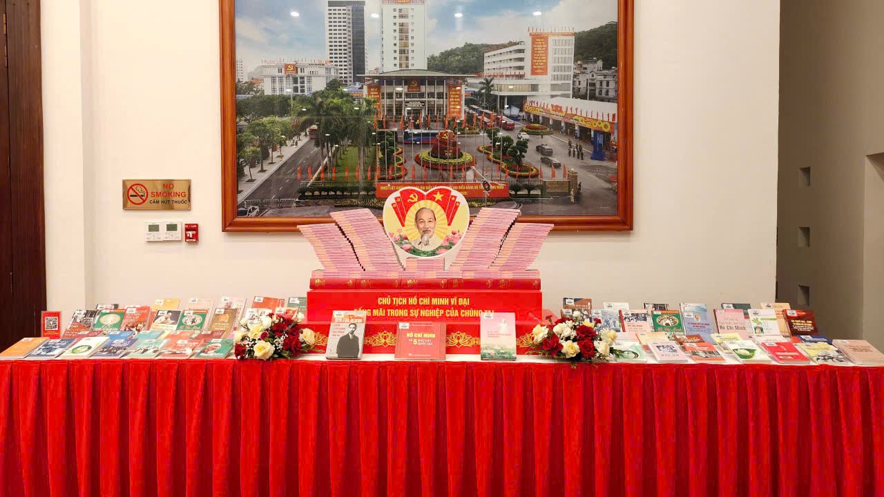 TRƯNG BÀY – GIỚI THIỆU SÁCH, BÁO, ẤN PHẨM CHÀO MỪNG ĐẠI HỘI ĐẠI BIỂU ĐẢNG BỘ ỦY BAN NHÂN DÂN TỈNH QUẢNG NINH LẦN THỨ I, NHIỆM KỲ 2025–2030