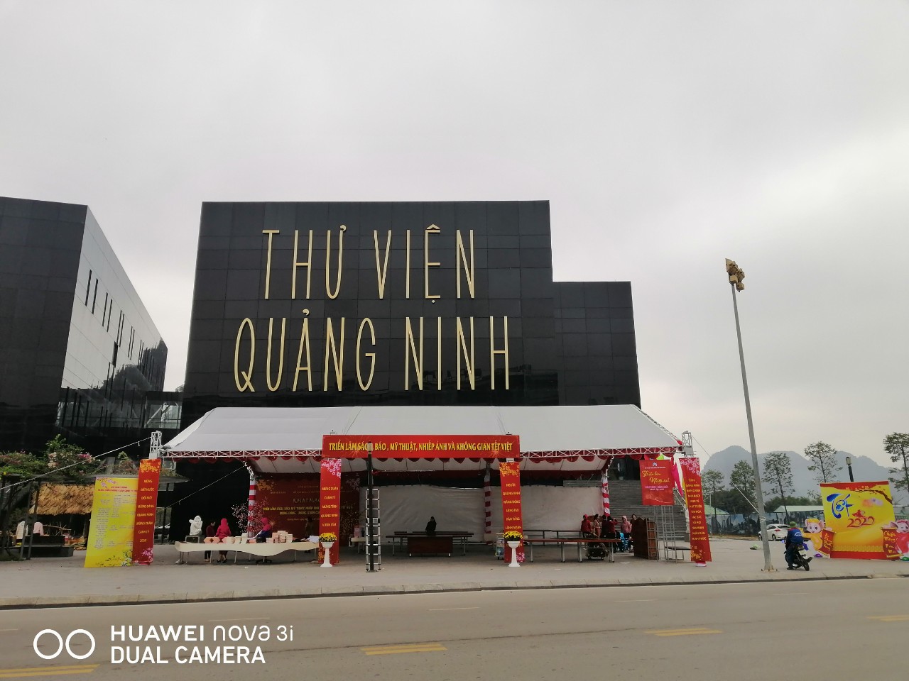 Công tác chuẩn bị cho sự kiện “Triển lãm sách, báo, mỹ thuật, nhiếp ảnh và không gian Tết Việt” Mừng Đảng - Mừng Xuân Canh Tý 2020 tại Bảo tàng – Thư viện tỉnh Quảng Ninh