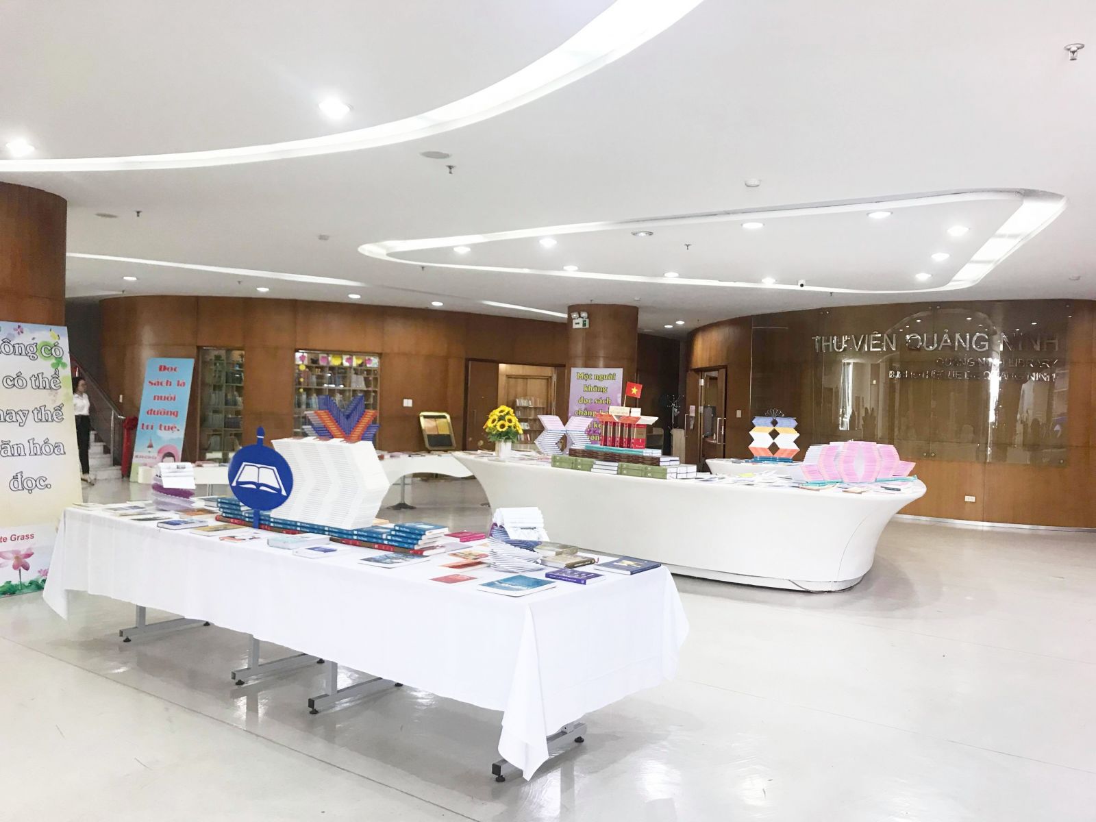 Thư viện tỉnh Quảng Ninh: Trưng bày, giới thiệu sách Tuần lễ hưởng ứng học tập suốt đời năm 2019