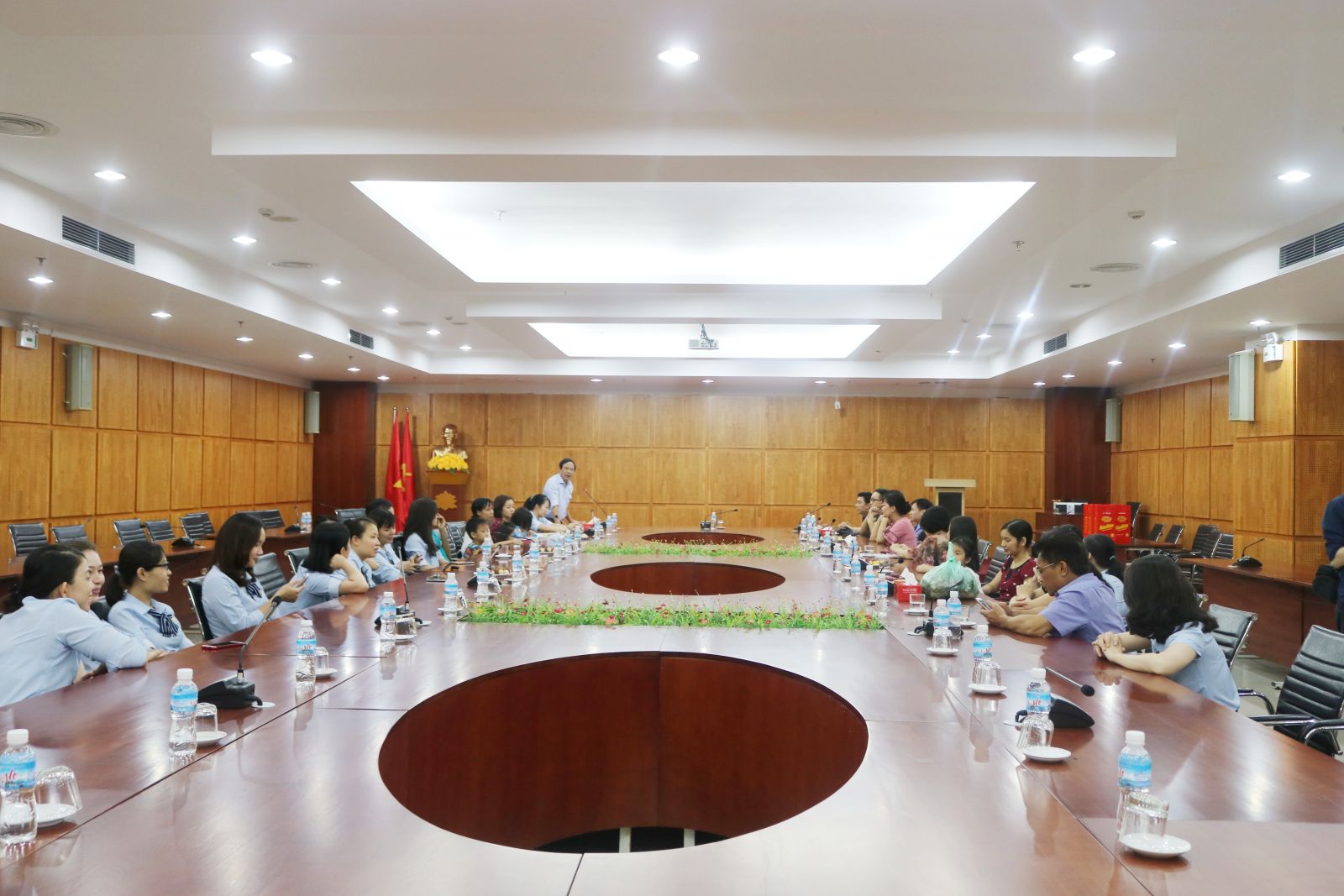 Đoàn công tác Thư viện tỉnh Hải Dương đến tham quan và làm việc tại Thư viện tỉnh Quảng Ninh