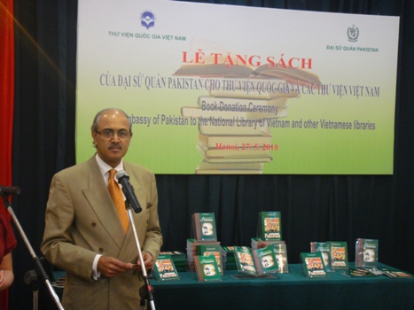 Đại sứ quán Pakistan tặng sách cho các Thư viện Việt Nam
