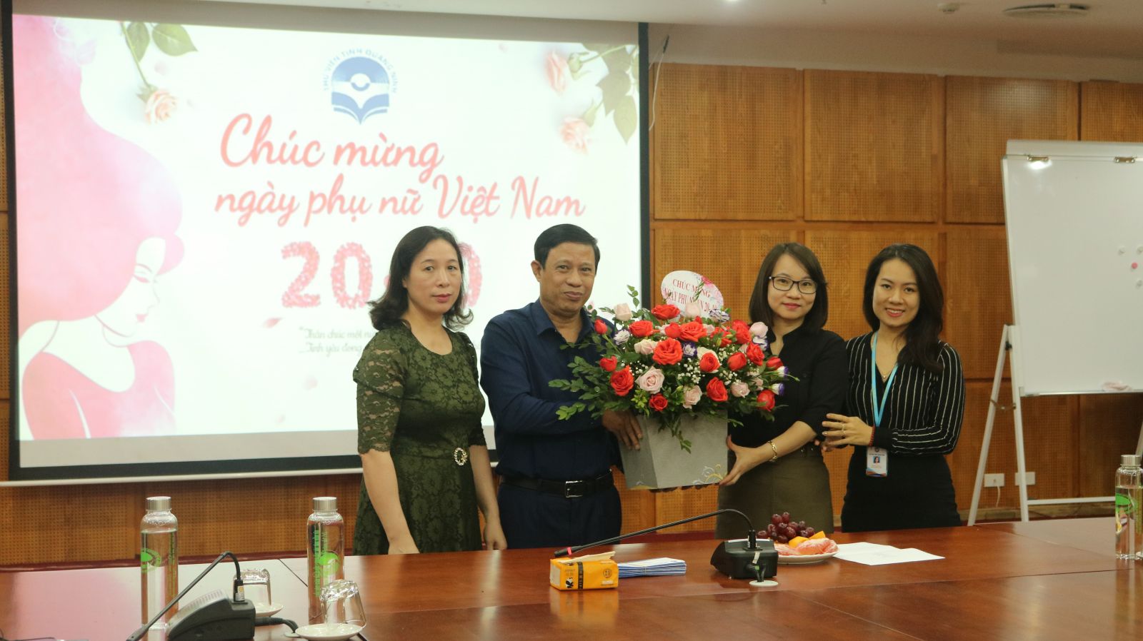 Thư viện tỉnh Quảng Ninh tổ chức kỷ niệm 90 năm Ngày thành lập Hội Liên hiệp Phụ nữ Việt Nam (20/10/1930 - 20/10/2020)